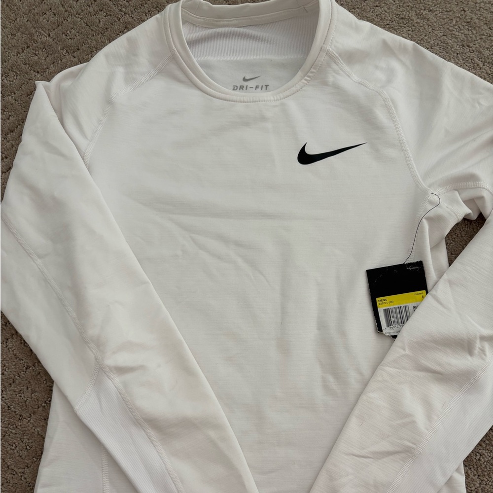 Nike men’s so small warm Dri-FIT White Shirt